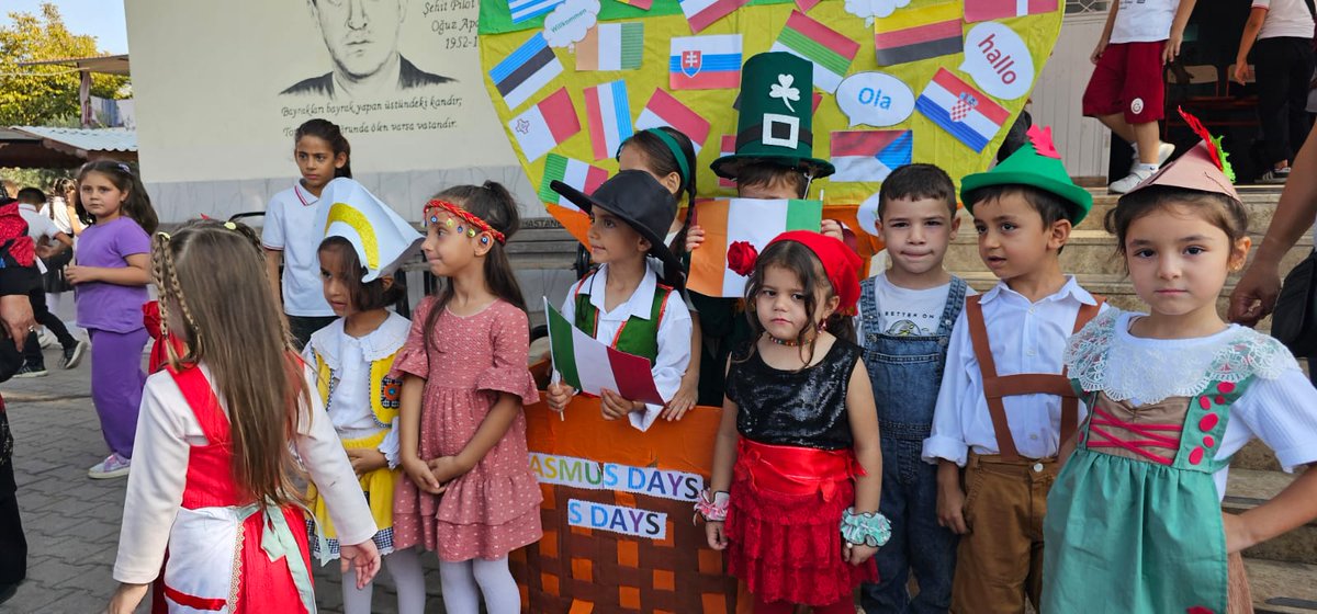 osmaniyeilmem's tweet photo. 🌍İl Milli Eğitim Müdürlüğü olarak 2018’den bu yana kurumumuzda ve okullarımızda farklı etkinliklerle kutlanan #ErasmusDays günleri, bu yıl da 17 Ekimde Okul Eğitimi Akreditasyon faaliyetlerine katılan okullarımızın öğrenci ve öğretmenleri ile 2024 yılı okul eğitimi Akreditasyon üyesi okulların öğrenci ve öğretmenleri, bilgi ve tecrübe paylaşımında bulunmak üzere İl Milli Eğitim Müdürümüz Aydın ALBAK’ın da katılımıyla Osmaniye Öğretmenevi ve Akşam Sanat Okulunda bir araya geldiler.

Haberin Devamı İçin👉 https://t.co/vVCeebOPJY

@ALBAKAydn @DrErdincYILMAZ1 @tcmeb @ArgeOsmaniye #ulusalajans