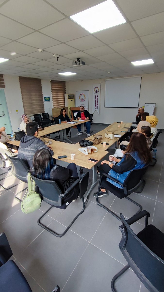 RamYalova's tweet photo. Vaka Analizi Toplantılarımız bu yıl da devam ediyor. Okullarda çözümünde zorluk yaşanan olaylar, etik kurallar ve kişisel verilerin korunması kapsamında gizlilik esası ile ele alınıp farklı çözüm önerileriyle yeniden değerlendiriliyor. https://t.co/9FAvBnGnDC