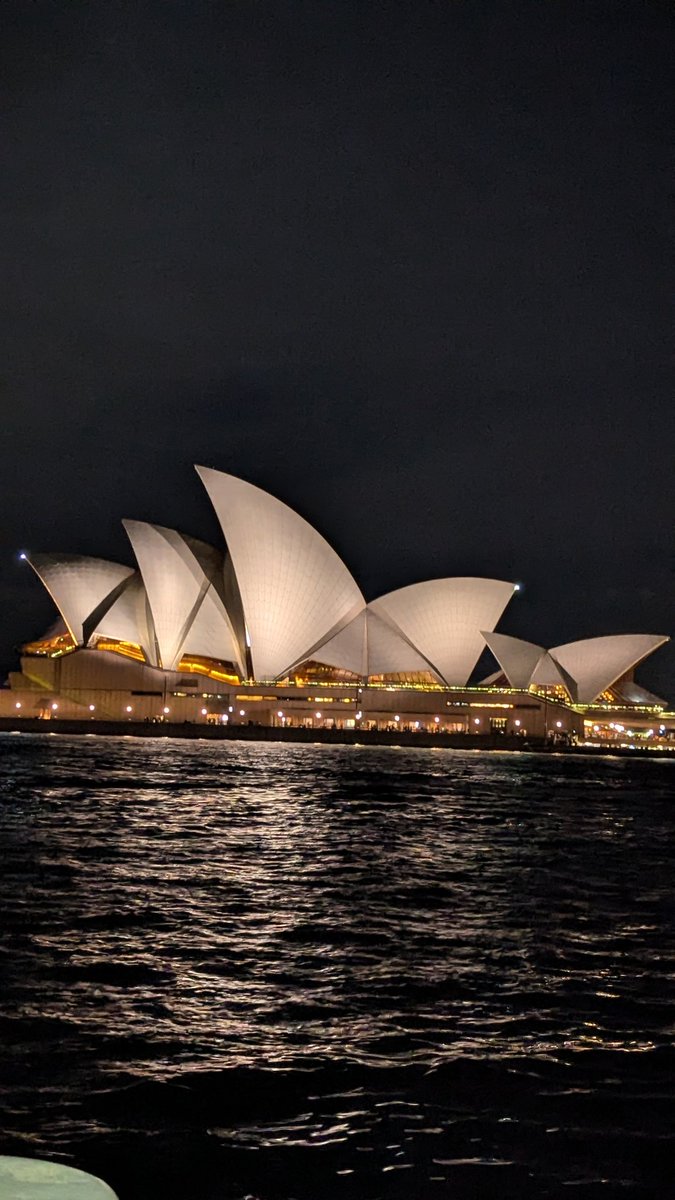 Let the Hunger Games... BEGIN. Sydney edition 

#ocean #oceanview #lol #ifounditma #ermehgawd #cornocopia #hungergames #hungergame #fight #operahouse