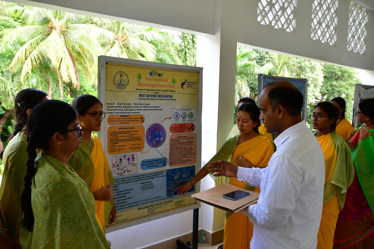 SSSIHL's tweet photo. Dept. of Biosciences celebrated #MicroorganismsDay with a workshop on microbial handling, the Dr. K. Gopinatha Rao Memorial Lecture, and an exhibition showcasing live cultures and innovative student research.
View Report: https://t.co/HrKuSkKv7a
Watch: https://t.co/TsILkitGR7 https://t.co/CqqutDpvKH