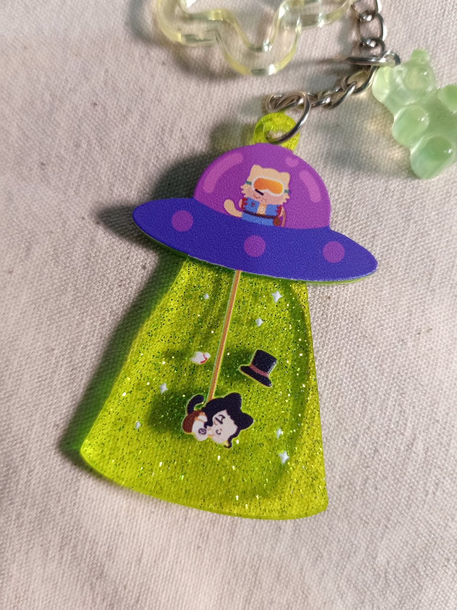 lilixeris's tweet photo. I tried printing on a glitter acrylic 🛸👾✨ https://t.co/SYmA9COmyO