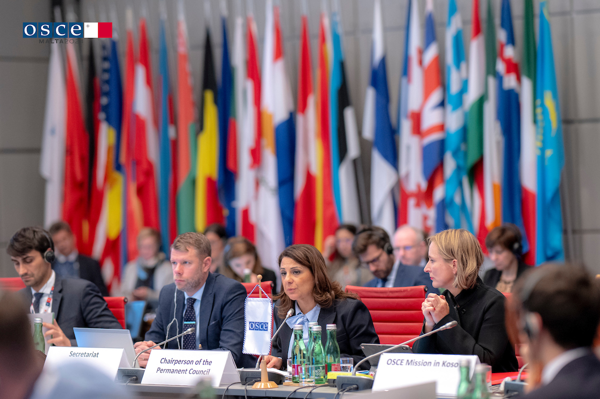 MTatOSCE's tweet photo. 📝 The Acting Head of @OSCEKosovo presented a report to the #PermanentCouncil, providing an overview of the political & security landscape, along with noteworthy achievements in implementing OMiK’s mandate.

📍 Thanks to its extensive municipal-level network, @OSCEKosovo remains a trusted partner for all actors on the ground, while also playing a crucial role in diffusing tensions & building trust among communities.

📍 We greatly value the Mission’s programmatic activities across all three dimensions of #security, which support human & community rights, foster intercommunity relations & reconciliation, strengthen the rule of law & good governance, & empower youth & civil society - particularly through flagship initiatives like the OSCE #DialogueAcademy for young women.

#StrengtheningResilience #EnhancingSecurity