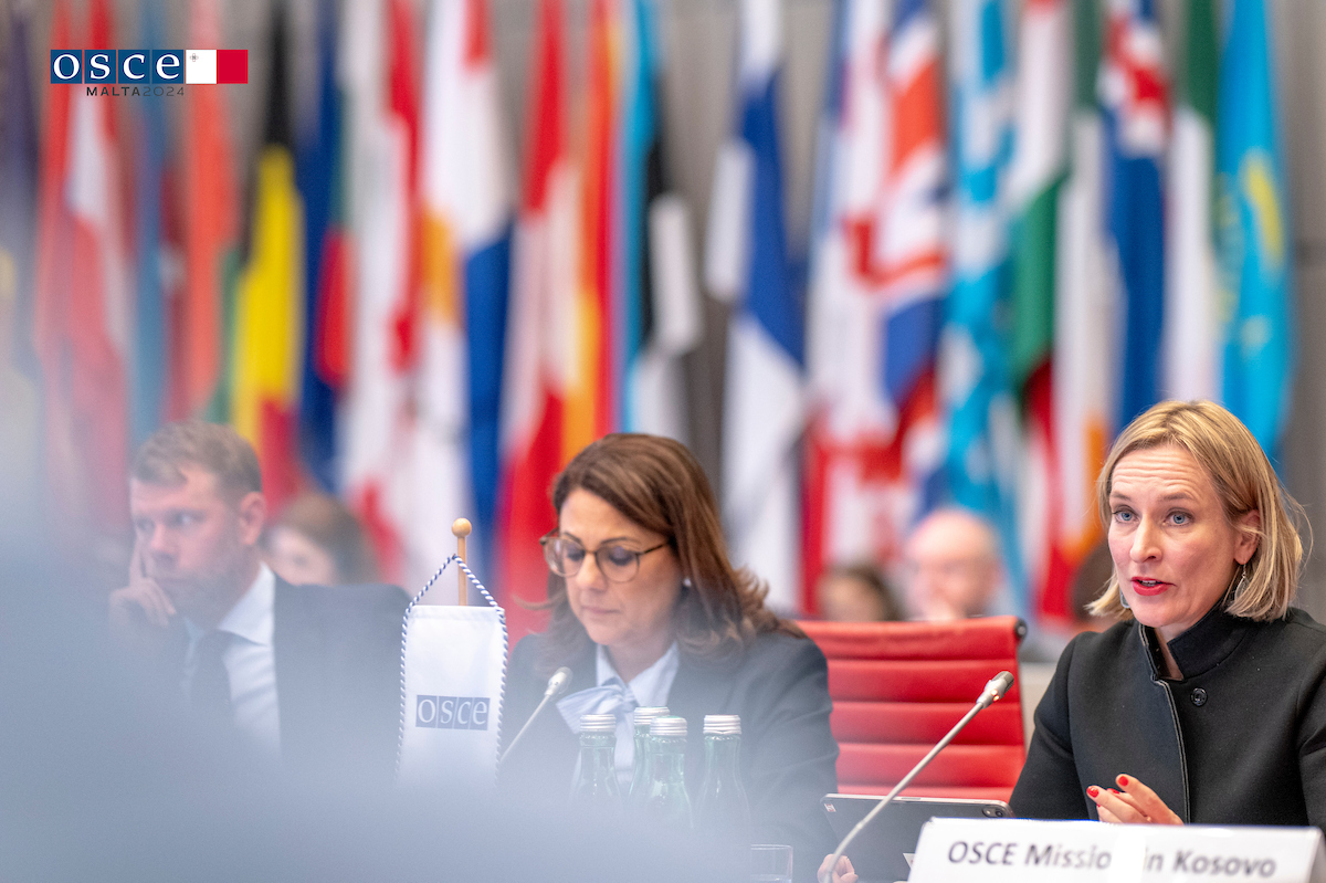 MTatOSCE's tweet photo. 📝 The Acting Head of @OSCEKosovo presented a report to the #PermanentCouncil, providing an overview of the political & security landscape, along with noteworthy achievements in implementing OMiK’s mandate.

📍 Thanks to its extensive municipal-level network, @OSCEKosovo remains a trusted partner for all actors on the ground, while also playing a crucial role in diffusing tensions & building trust among communities.

📍 We greatly value the Mission’s programmatic activities across all three dimensions of #security, which support human & community rights, foster intercommunity relations & reconciliation, strengthen the rule of law & good governance, & empower youth & civil society - particularly through flagship initiatives like the OSCE #DialogueAcademy for young women.

#StrengtheningResilience #EnhancingSecurity