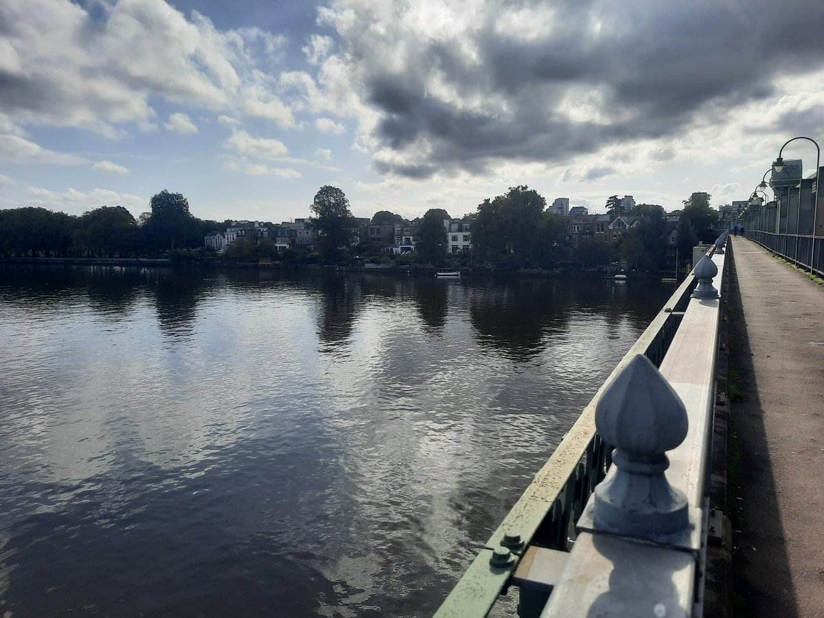 _GBS_Designs_'s tweet photo. Yesterday in London.

Taken from Putney Bridge after a party wall schedule of condition.

You certainly get about as a party wall surveyor.

#partywall #partywallsurveyor #rics #surveying #surveyor #pyramusandthisbe https://t.co/F9jdvOItUc