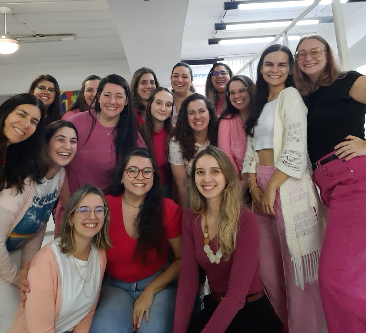 Neste mês, nossa equipe veste rosa em apoio à campanha #OutubroRosa!

Estamos unidos na conscientização sobre a importância da prevenção e do diagnóstico precoce do câncer de mama. Vamos juntos apoiar essa causa e incentivar o autocuidado. 💗

#Planin #PlaninComunicação