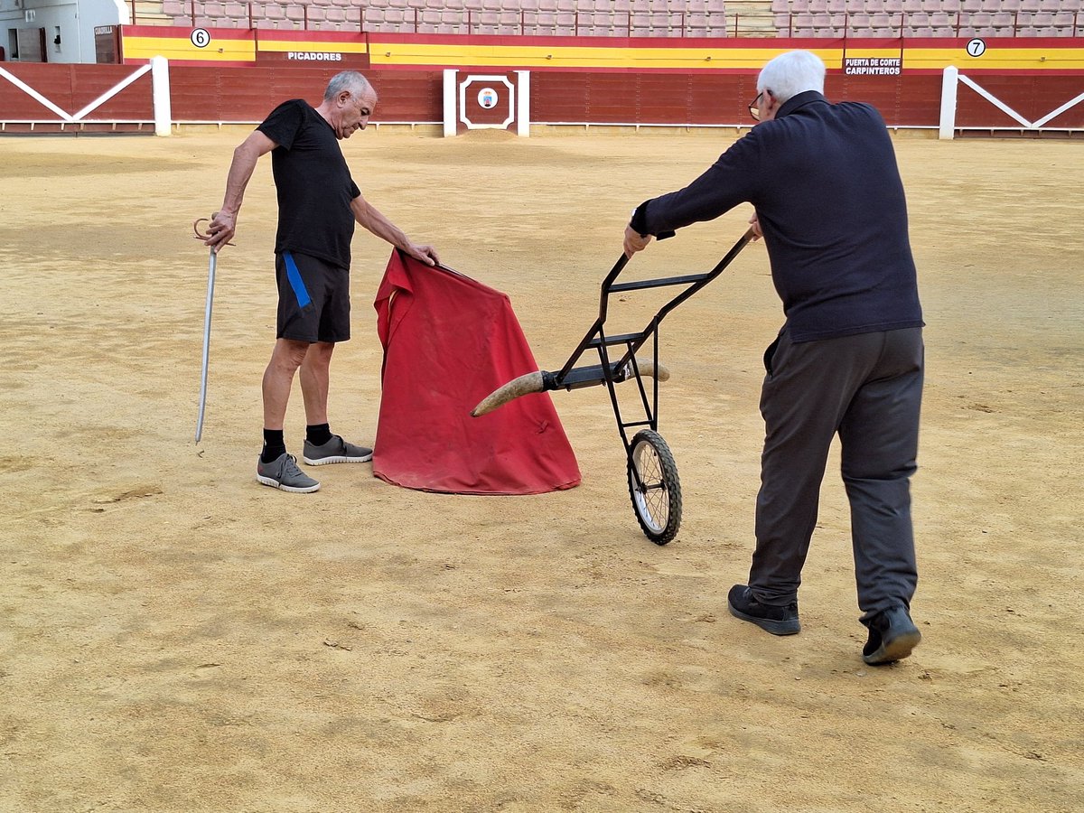 Martes de toreo
<a href="/Torosenroquetas/">Plaza de Toros de Roquetas de Mar (Almería)</a> 

<a href="/AytoRoquetas/">Ayto Roquetas de Mar</a>