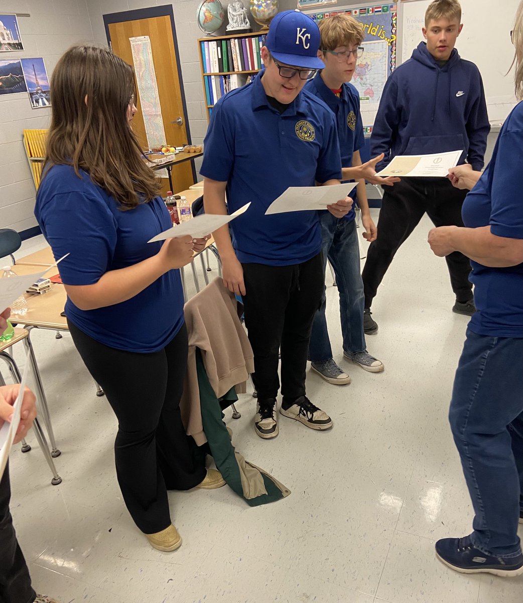 SandyGurss's tweet photo. PRHS Scholars Bowl Team Members from 2023-2024 received KSHSAA awards for Distinguished Academic Achievement for having a team GPA of  3.25-4.00. Congratulations! Ram Nation is PRoud of you! @USD449 https://t.co/ZAFavE4ewk