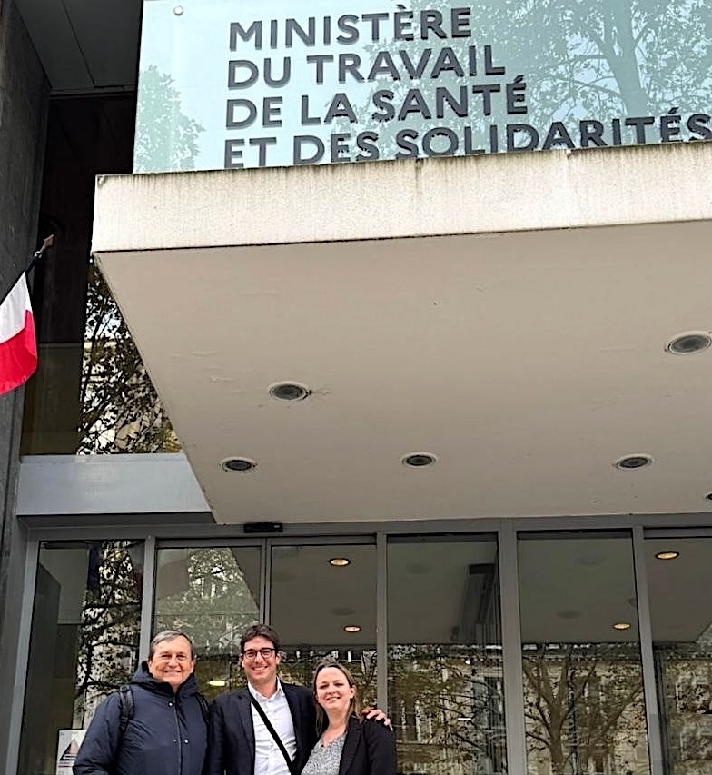 OsteosFrance's tweet photo. 🔔 Le 15 octobre, Ostéopathes de France a échangé avec la DGOS au Ministère de la Santé pour discuter de la régulation par la formation et de l'instauration d'un Code d'éthique et de déontologie.
Des échanges prometteurs pour l'avenir de notre profession !
https://t.co/2WD1nj5PQr https://t.co/SkYe9bTDEj
