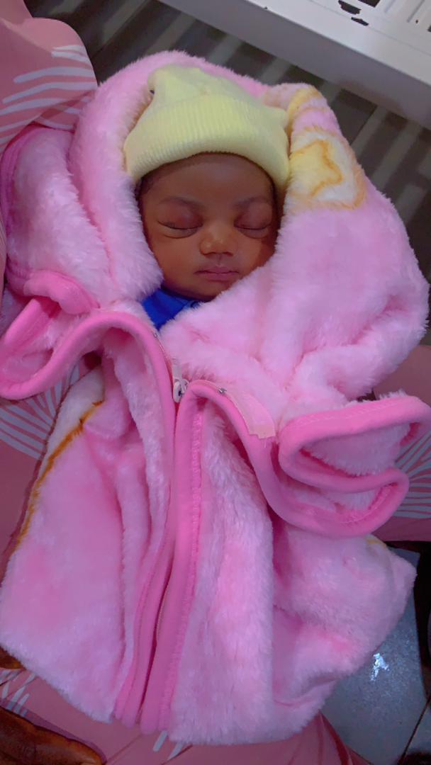 cookies_N_Dev's tweet image. I broke my streak of #100 days of code on Saturday night cos I was having a baby😁😁😁.
Guys meet my heart, soul and a big part of me in a small flesh, I'm a mum to a very cute baby girl❤️