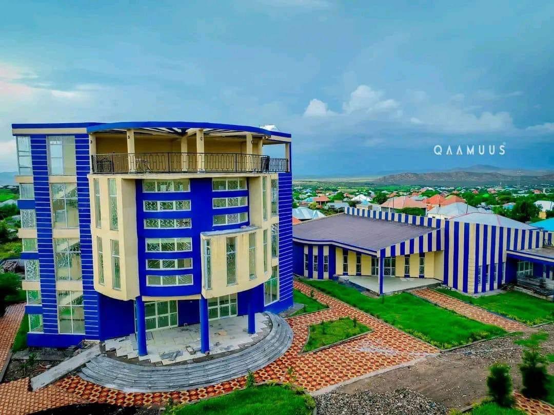 Ehelsan_Saleban's tweet photo. Beautiful #awbarre iyo Public Library oo si fiican loo dhammays tiray thanks to @AmoudFoundation  👏💯😍 https://t.co/qFz11tfDXB