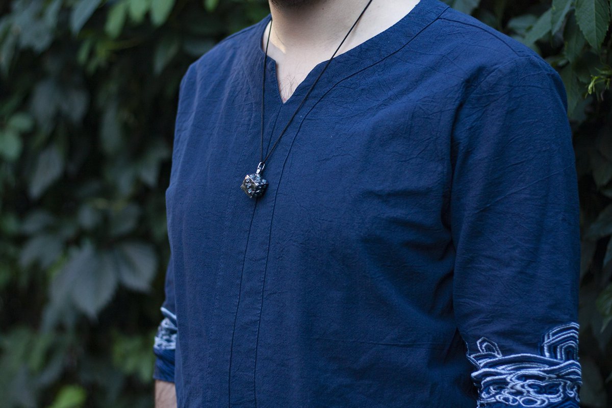 conscydraws's tweet photo. Crafted with silver, mother-of-pearl (black for the insides and white for the eyes), synthetic opal, cold enamel and oil paint.

For those who are interested I can't ship my jewelry abroad right now, but I'm working on making them available worldwide in the future.
#JujutsuKaisen https://t.co/RVA7BSCZBv