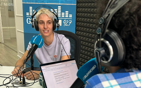 Laia Planella Turon (col. 59361) parla amb passió del bàsquet en cadira de rodes amb <a href="/SaidSbai21/">Saïd Sbai</a> per les ones de <a href="/gironafmcat/">Girona FM</a> en una nova entrega de la "Secció COPLEFC".

▶️ bit.ly/4dOtyK0