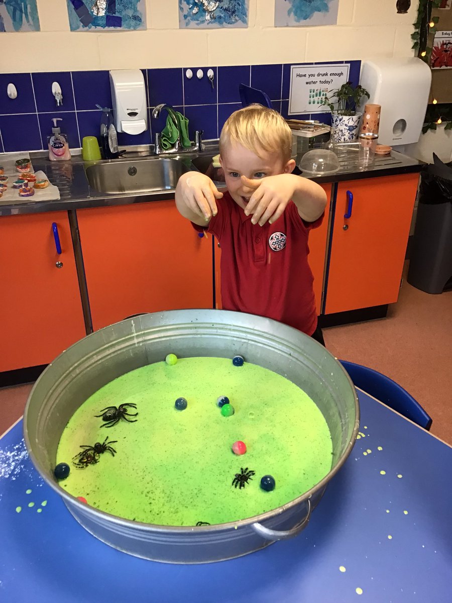 BGS_LowerSch's tweet photo. Iggety ziggety zaggety zoom! From making up spells to eating edible wands, Reception have had a super wow day.#bgs_reception https://t.co/AIdbK7ylJb