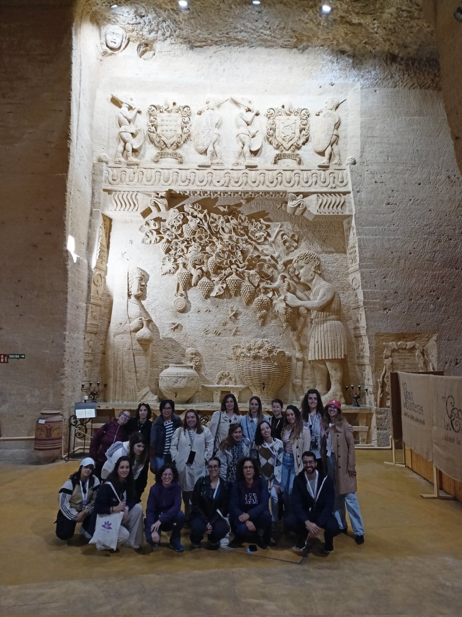 angelica_gutiez's tweet image. 🪴🪴 Hoy hemos ido a visitar el #CotoCanteras para respirar aire fresco y recargar pilas para las sesiones de la mañana 🌻🌻 Un lugar interesante para conocer más sobre el entorno que nos rodea esta semana en #Osuna 🏡🏡 #ProyectosAS #ilovemyjob