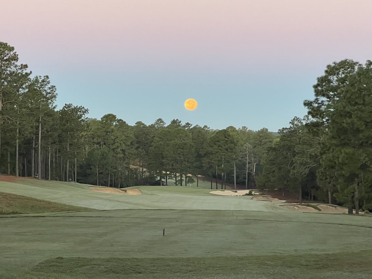 turfguy222's tweet photo. It’s mornings like this that make me love this industry. I am also so greatful to be a part of an organization. I have never seen so much love and will to help people. Our friends in WNC. I have seen the destruction first hand. Keep them in your prayers. @CarolinasGCSA https://t.co/Mg7OC7EAnU