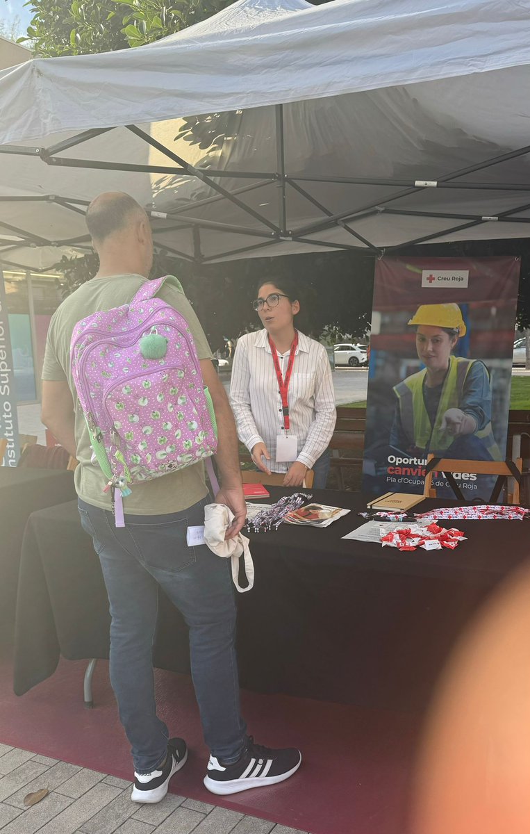 OcupacioCR's tweet image. Ahir l’equip d’ocupació de @CreuRojaCAT va participar al Meeting Point, organitzat per @promodespi. Un espai per conèixer l&apos;oferta laboral i formativa del municipi, on vam presentar el #ProgramaONA i el Club de Feina. #OcupacioCreuRoja #Ocupació #Feina