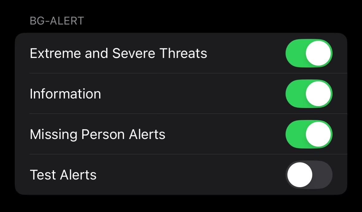 По подразбиране на iOS изглежда е спряно получаването на тестовите съобщения (Settings -> Notifications -> най-долу):