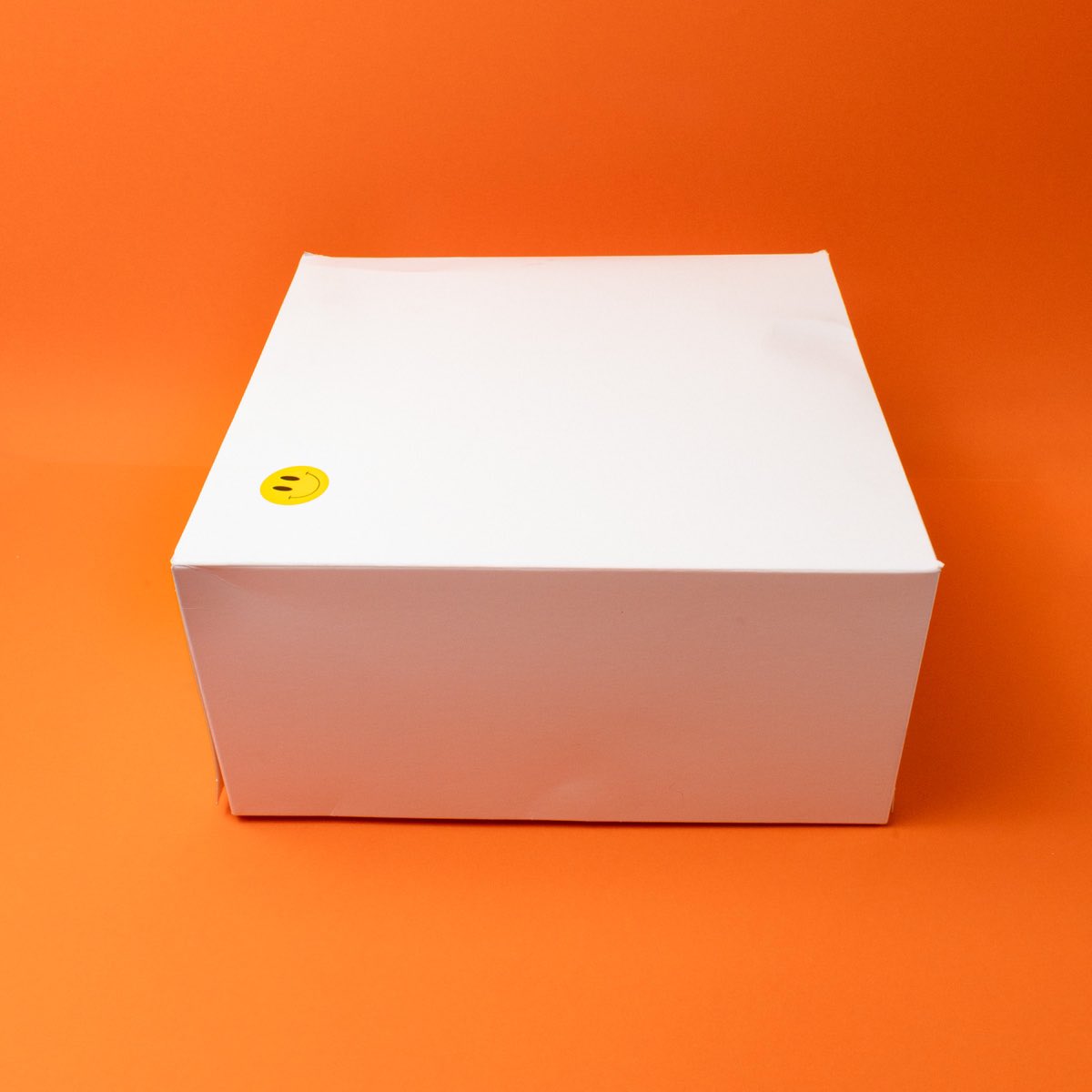 Vidal_Golosinas's tweet photo. 🕵️‍♀️¿Qué crees que esconde esta caja? En unas horitas lo revelo☺️El comentario que acierte y tenga más likes se lleva 1kg de chuches de Halloween🎃 https://t.co/IlmB0KpL8T
