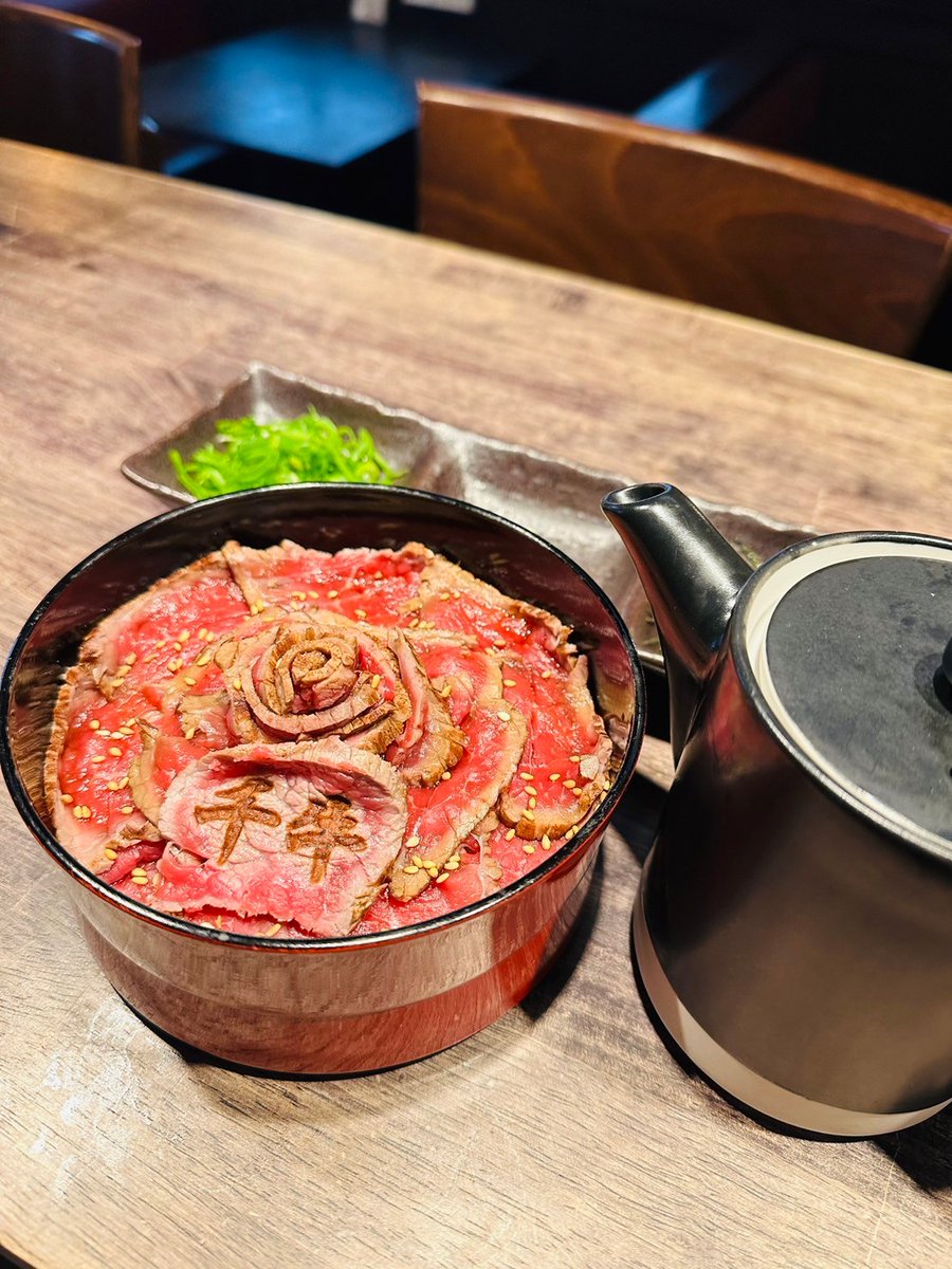 gpic_block's tweet photo. 肉まぶし専門店。
大丸京都店北側にございます✨
11：30～15：00（14：30）
17：00～20：00（19：00）木曜日休み
#京都 #肉料理 #グルメ #贅沢 #河原町 #四条 #烏丸 ＃和牛 https://t.co/OZURnsHYl9