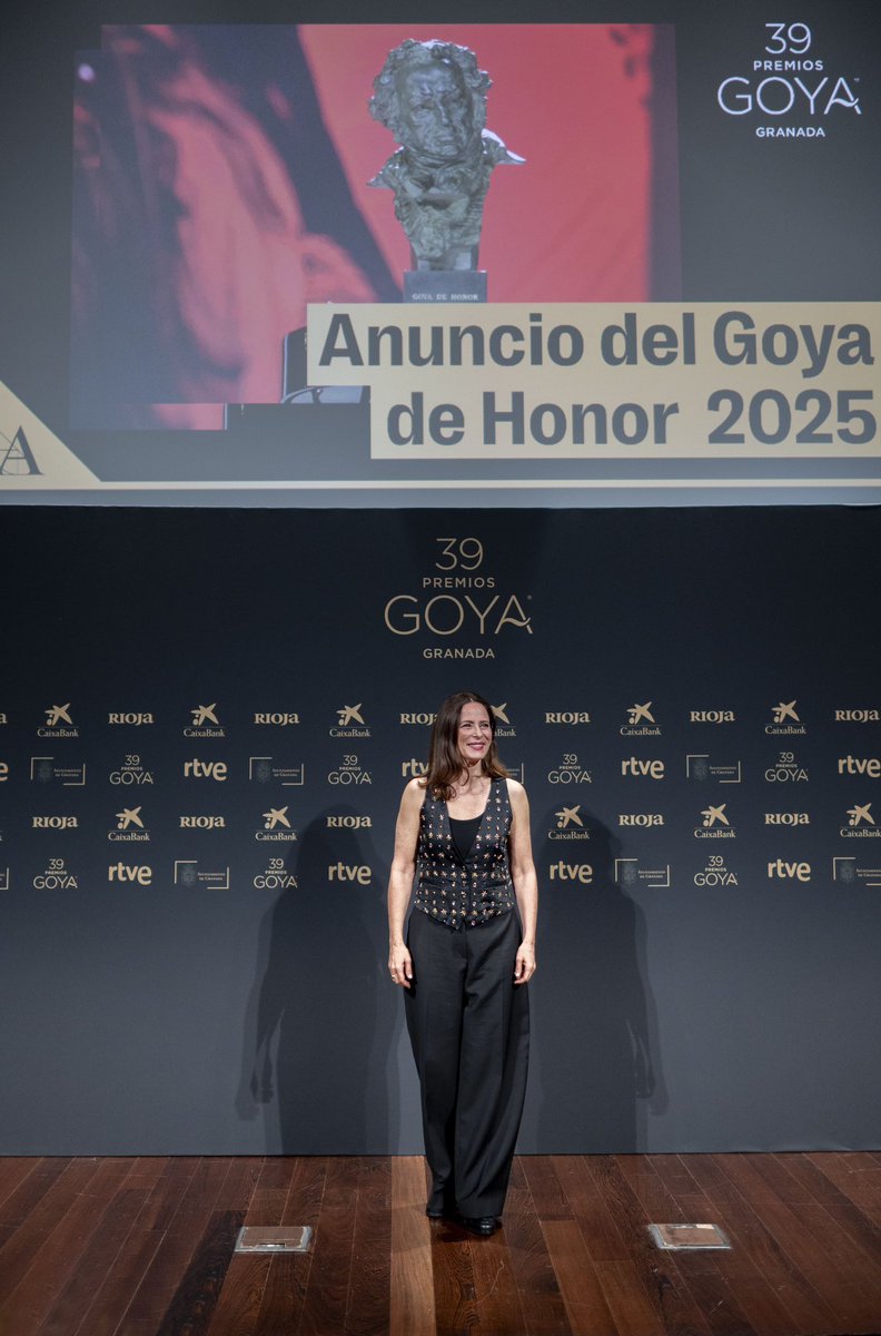 PremiosGoya's tweet photo. La actriz Aitana Sánchez-Gijón será reconocida con el Goya de Honor de 2025, premio a su trayectoria que la institución le entregará en la gala de los #Goya2025, que se celebrará el 8 de febrero en el Palacio de Congresos de la ciudad de Granada.
https://t.co/uSYJ4QUz46 https://t.co/Ovia4IyGaV