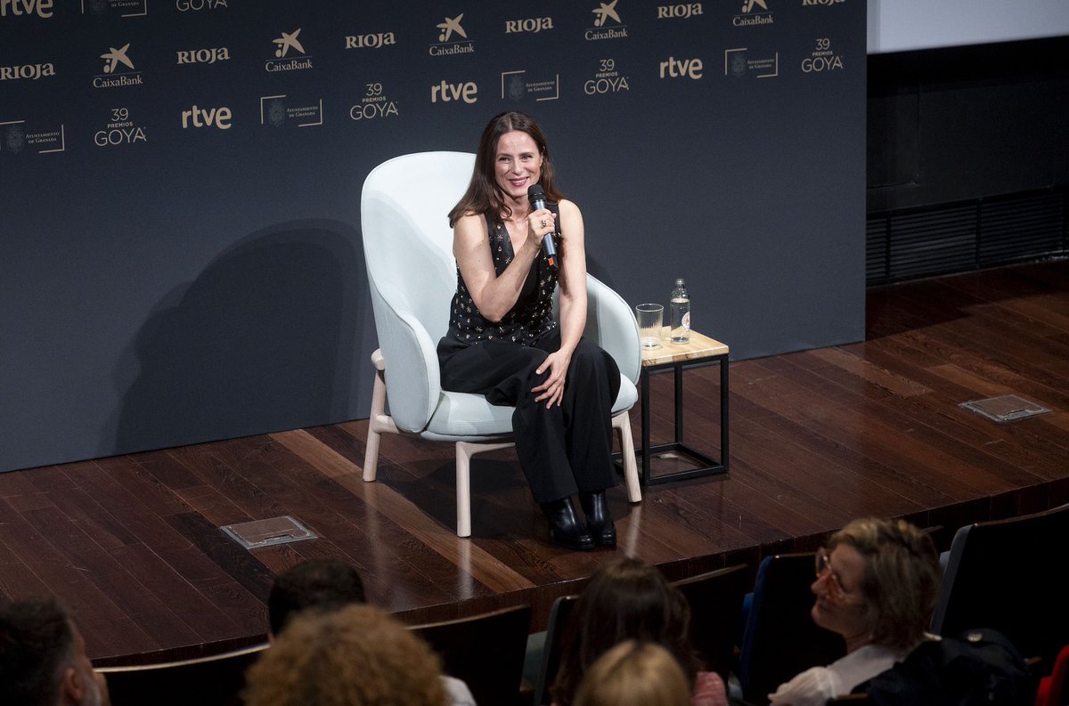 La actriz Aitana Sánchez-Gijón será reconocida con el Goya de Honor de 2025, premio a su trayectoria que la institución le entregará en la gala de los #Goya2025, que se celebrará el 8 de febrero en el Palacio de Congresos de la ciudad de Granada.
premiosgoya.com/39-edicion/art…