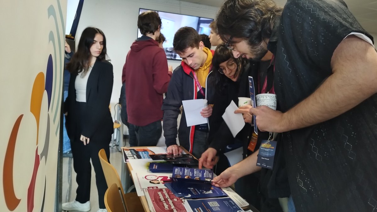 UVadivulga (@uvadivulga) on Twitter photo Participamos en el #CongresoalFuturo de <a href="/Physics_League/">Physics League</a>, en la <a href="/fcienciasuva/">fcienciasuva</a>
Divulgación como opción de formación y empleo en Ciencias
🔗 physicsleague.es/congreso-al-fu… Participamos en el #CongresoalFuturo de <a href="/Physics_League/">Physics League</a>, en la <a href="/fcienciasuva/">fcienciasuva</a>
Divulgación como opción de formación y empleo en Ciencias
🔗 physicsleague.es/congreso-al-fu…