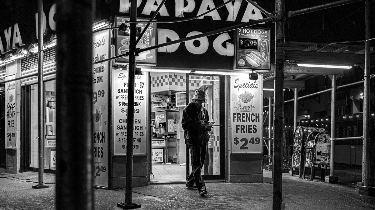 bobcooley's tweet photo. Midnight Snack
#FujiX100V
1/420th@ƒ/2-ISO640
#nightphotography #geometry #papyadog #solitude #contrast #grain #darkroom #composition #candid #documentary #photojournalism #streetphotography #blackandwhite #Fujifilm #FujifimAcros #Acros #GreenwichVillage #WestVillage #bobcooley https://t.co/21SrxpcXfT