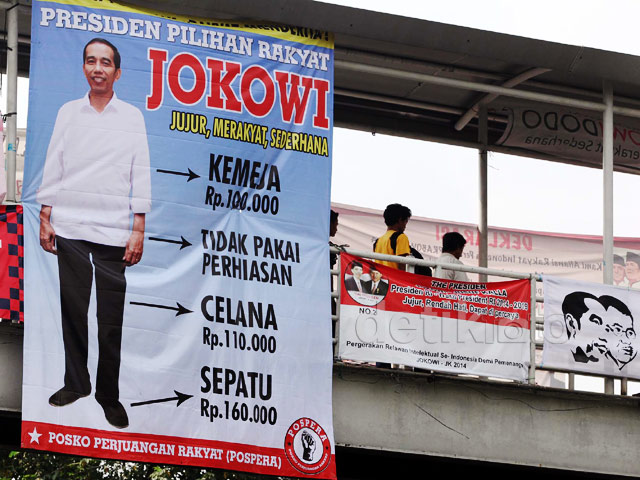 rejoels's tweet photo. Seharusnya beliau bisa belajar dari pukulan kemarin. 

Kalau saja, Pak Jokowi ga kampanye dengan mencitrakan diri sebagai sederhana. Mungkin tidak akan dibenci segitunya.

Semua persepsi kesederhanaan yang ditayangkan selama 10 tahun hancur karena postingan gambar yang bahkan tidak tayang >1 hari.