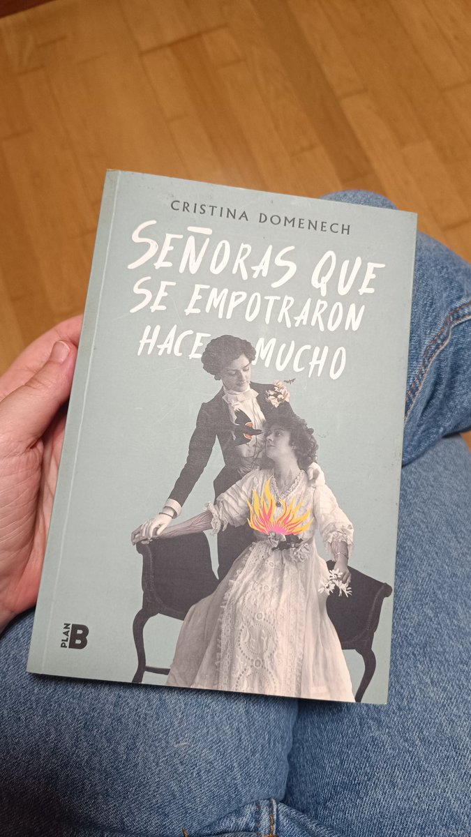 JuneBerges's tweet photo. @firecrackerx Soy la orgullosa dueña de una primera edición dedicada 🥺 https://t.co/yjhxkkWLbm
