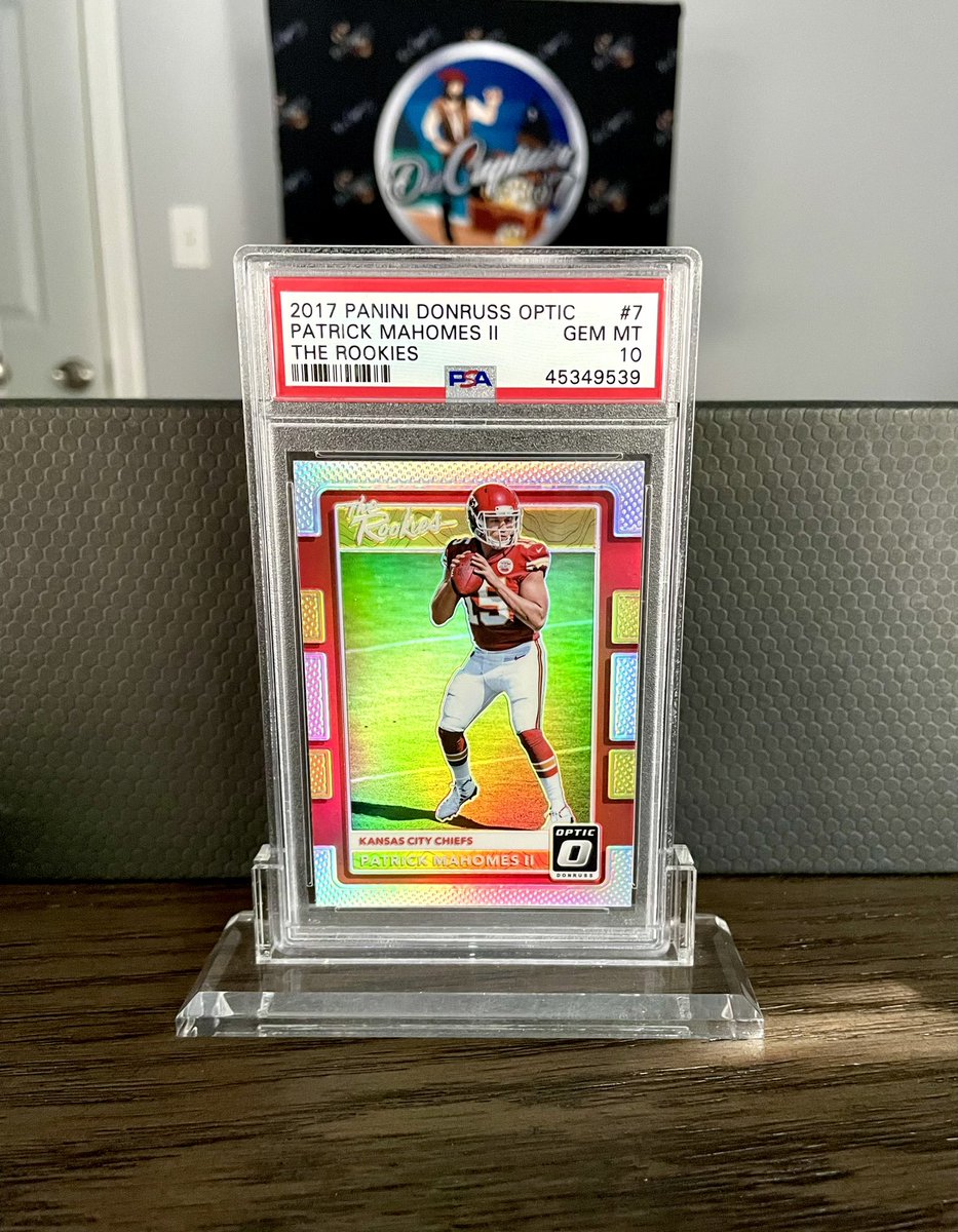 dacaptain37's tweet image. Patrick Mahomes 2017 Donruss Optic The Rookies PSA 10. Have always liked the design of this subset. A Super Bowl rematch against the 49ers coming off the bye. Can’t wait!  #patrickmahomes #patrickmahomescards #patrickmahomesrookie #sportscards #thehobby #whodoyoucollect #psa10