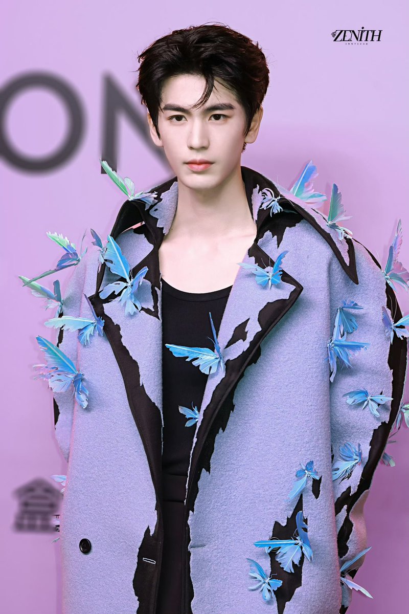 zlhwalnut1230's tweet photo. หล่อแบบพระเจ้า 😍

📷 : ZENITH | 天穹·张凌林

ꕥ แอดเสี่ยวปิง ꕥ

#จางหลิงเฮ่อ #zhanglinghe #张凌赫
#ZLHxVOGUE #VOGUEForcesofFashion2024 https://t.co/MKJBcgv166