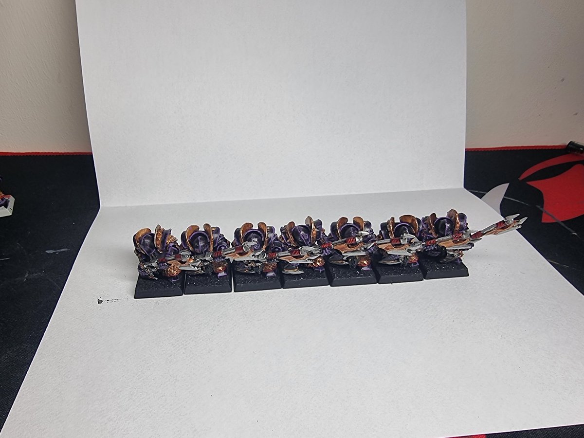 SplitfireGamin1's tweet photo. First rank of Infernal Guard completed. Soon they'll be ready to take on their evil cousins.

#Warhammer #ChaosDwarfs #Hashut https://t.co/vpD4uEtcds