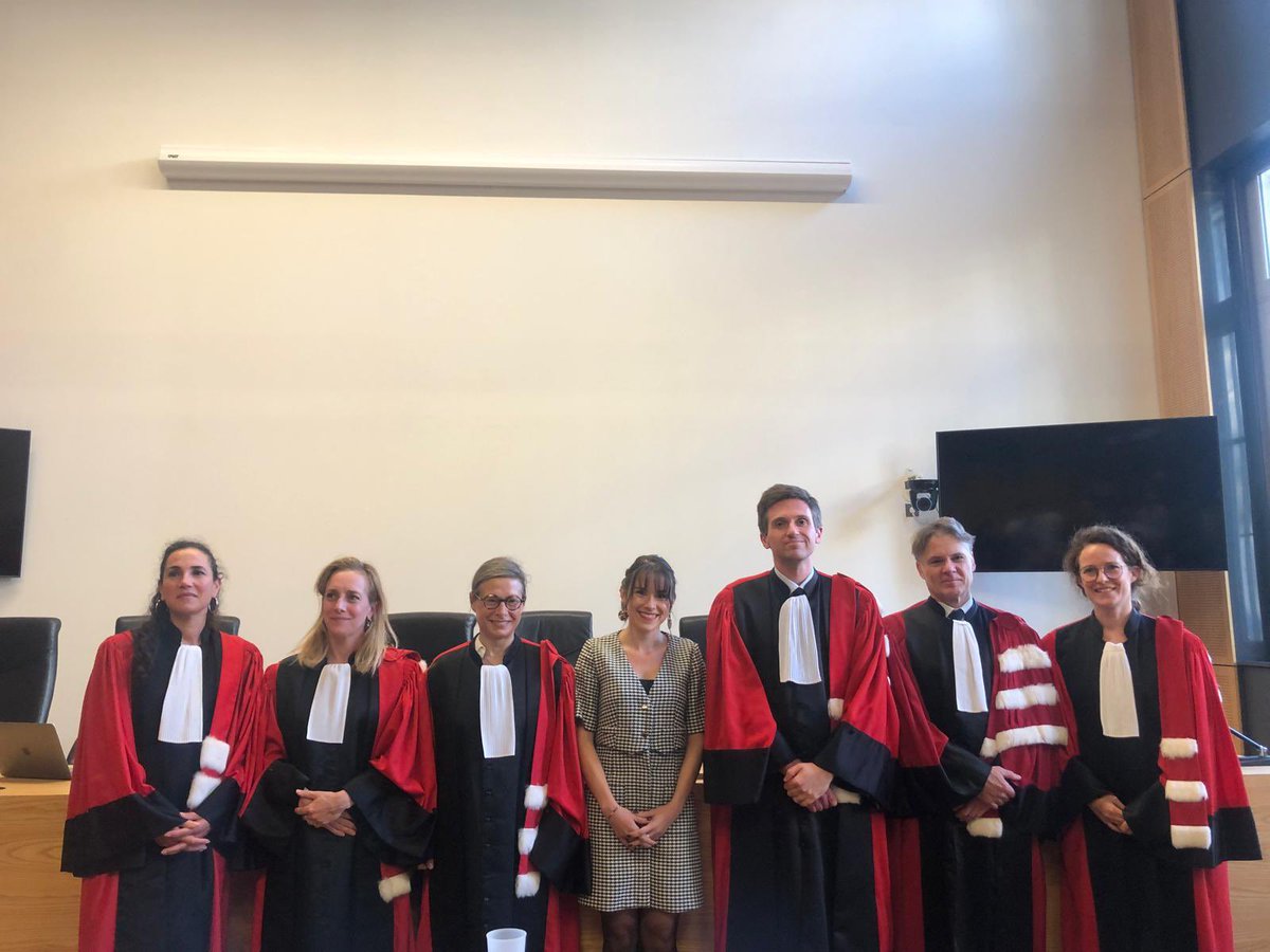 AlmodisP's tweet photo. C’est avec joie que je vous annonce avoir été élevée au grade de docteure en droit public à l’issue de ma soutenance de thèse le 15 octobre 2024. 
Un immense merci au membre du jury pour les échanges constructifs et à mes directeurs de thèse pour leur encadrement hors pair. https://t.co/BWPcopiqIt
