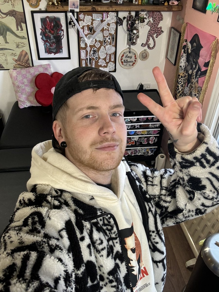 Aaron tweet media