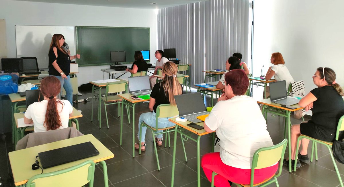 creama_org's tweet photo. Hoy comienza el 𝐜𝐮𝐫𝐬𝐨 𝐝𝐞 𝐂𝐀𝐏𝐀𝐂𝐈𝐓𝐀𝐂𝐈𝐎́𝐍 𝐃𝐈𝐆𝐈𝐓𝐀𝐋en #GataDeGorgos‼️
📣¡No pierdas la oportunidad y apúntate ✍️ a los próximos cursos‼️
¡Inscríbete ya! https://t.co/SyBFVvxV4m
@GVALabora
#GVALabora #Creama #MarinaAlta #TreballemJuntsPerLacomarca #CreamaGata https://t.co/EaJ0zUCHEX