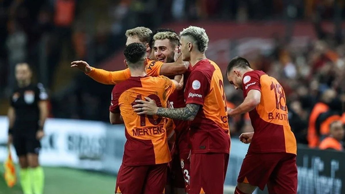 spor3com's tweet photo. Galatasaray'da 4 imza birden geliyor https://t.co/3Pf3b0bTUH https://t.co/Qwxzb6qsm3