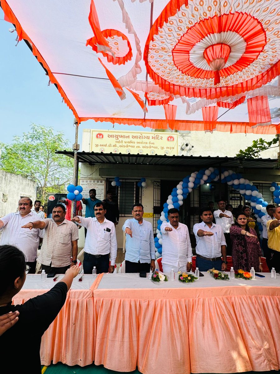 DDOBHARUCH1's tweet photo. આજરોજ આયુષ્માન આરોગ્ય મંદિર શહેરી પ્રાથમિક આરોગ્ય કેન્દ્ર જિ.આઈ.ડી.સી. અંકલેશ્વરનું ઉદ્ઘાટન માન.જિલ્લા પંચાયત પ્રમુખશ્રી તથા માન.ધારાસભ્યશ્રી અંકલેશ્વરની પ્રેરક ઉપસ્થિતીમાં કરવામાં આવ્યું. કાર્યક્રમમાં વિકાસ સપ્તાહના શપથ લેવામાં આવ્યા.
#VikasSaptah
#23yearsOfSuccess 
@CMOGuj https://t.co/Bwnx55akqN