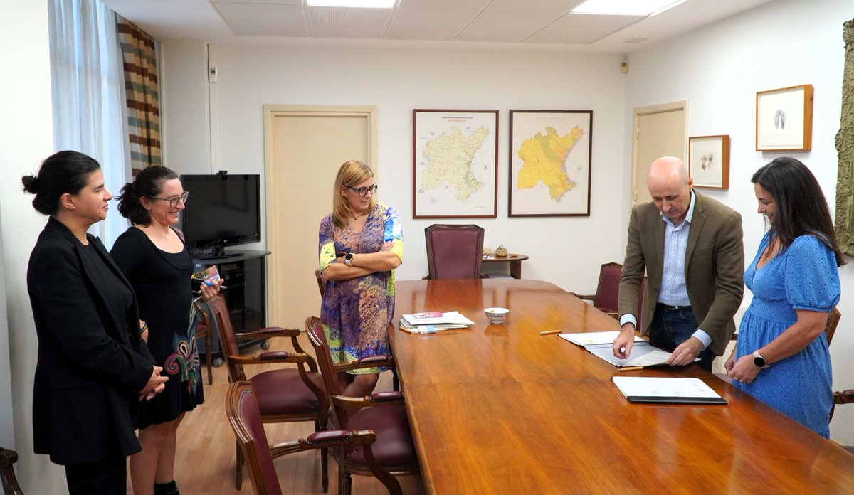 ✅Firmamos un convenio de colaboración con <a href="/CeamFundacion/">Fundación CEAM</a> para la mejora del conocimiento del clima.

🌦️El acuerdo permitirá profundizar en la comprensión de los fenómenos meteorológicos que afectan a la Demarcación Hidrográfica del Júcar.

NdP 📰: chj.es/es-es/ciudadan…