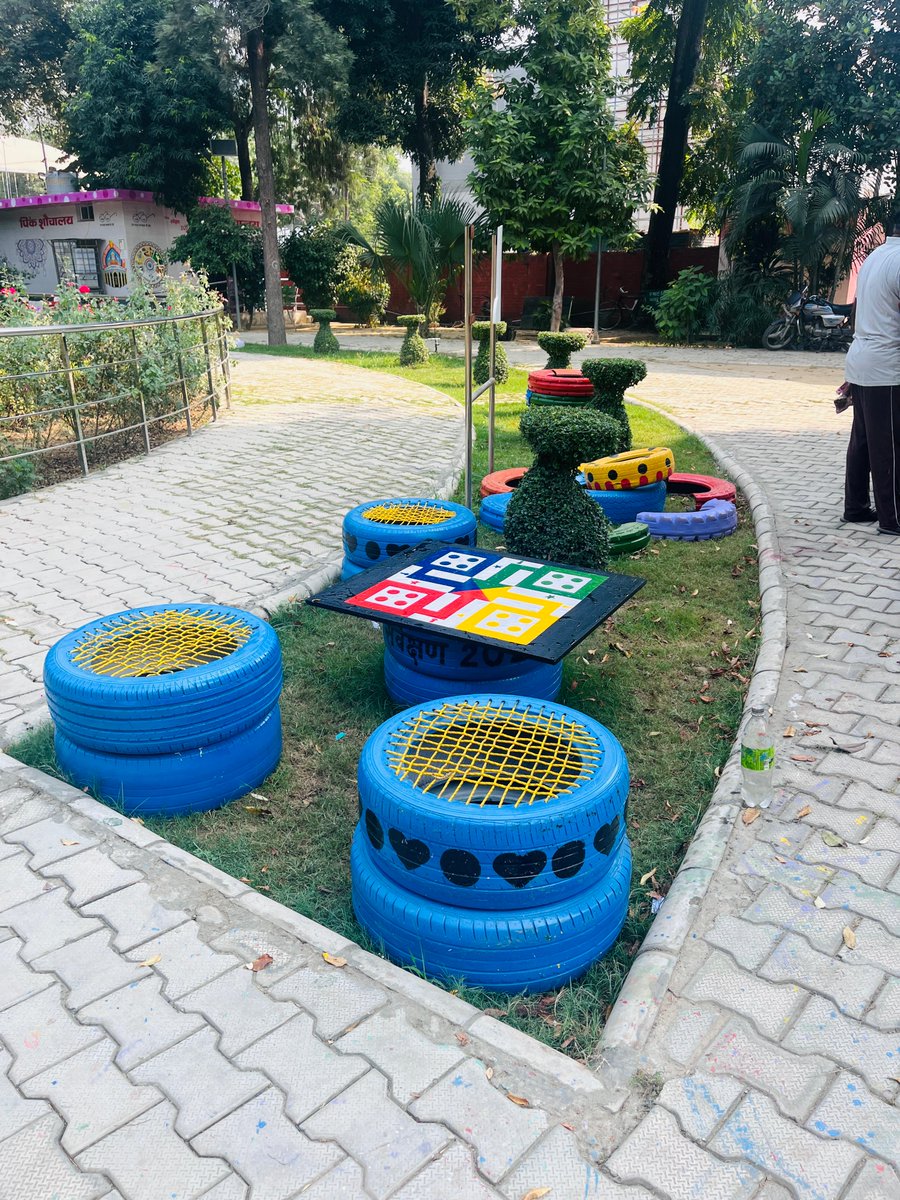 Smartsrenn's tweet photo. नगर निगम सहारनपुर द्वारा वार्ड 40 में गांधी पार्क स्थित पार्क में वेस्ट टू वंडर के द्वारा कप केतली, कछुआ, ट्रैक्टर सेल्फी प्वाइंट, कुआं, सांप और बच्चों के मनोरंजन के लिए लूडो गेम इत्यादि सामान बनाया जा रहा है | https://t.co/YZYyGf3iXn