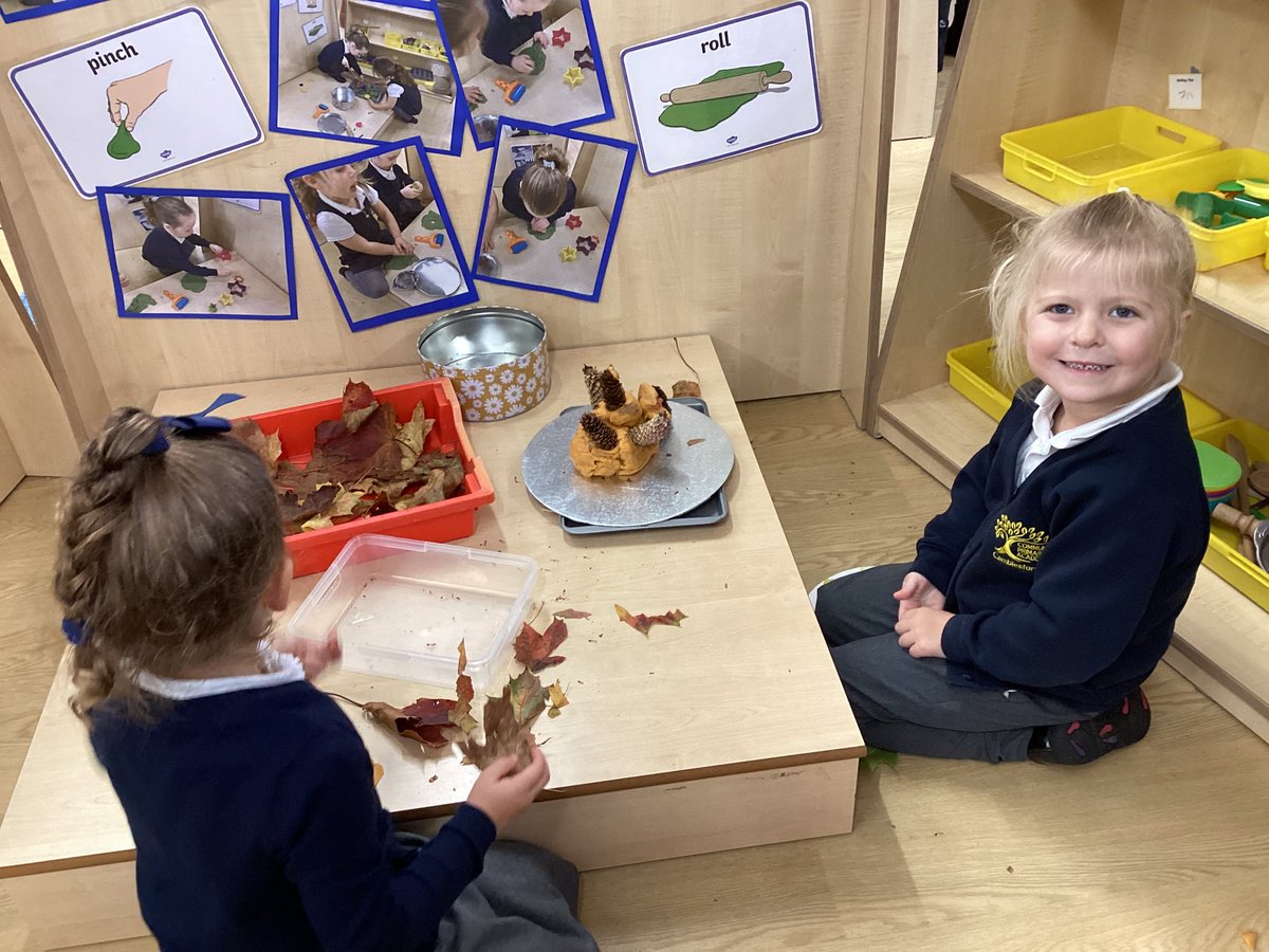 CamblesSchool's tweet photo. Team Pandas have been busy making decorations with our autumn signs this morning. They showed amazing team work and sharing. #CambelsforthEYFS https://t.co/RdQ9zeZ1pb