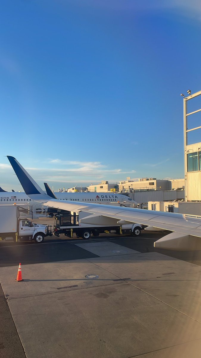 DoctoraDeLeon27's tweet photo. Who else is going to NLPA Conference ?! 🇵🇷 #NLPA #Conference #Excited https://t.co/AjBuBUYzOd