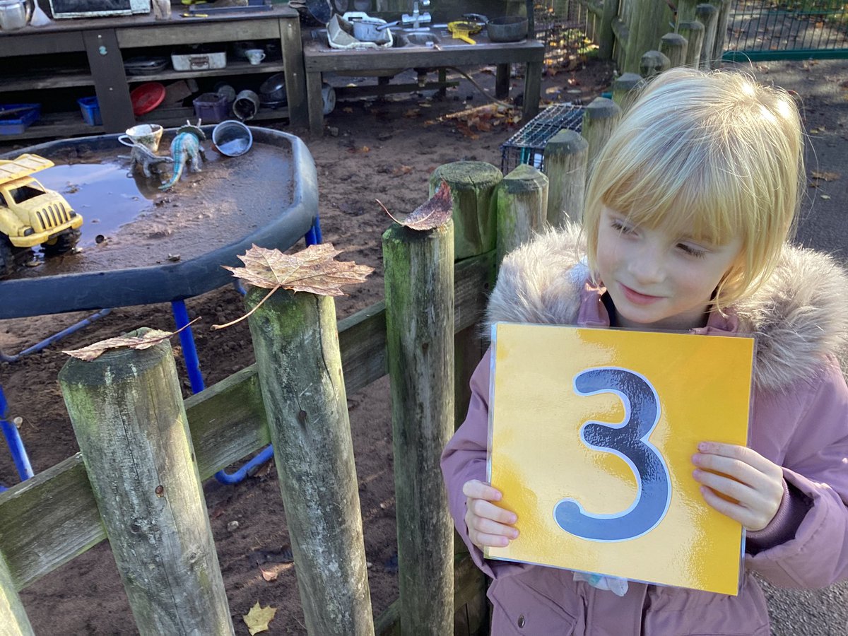 CamblesSchool's tweet photo. Team pandas have been counting carefully and matching numbers to what they have counted. @NCETM #CambelsforthMaths #CambelsforthEYFS https://t.co/F3cIGD9WFh