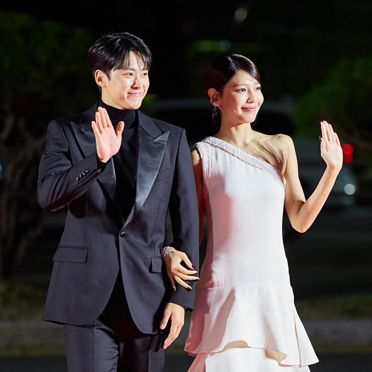 journalwithdoie's tweet photo. Gong Myung & Choi Sooyoung tvN romcom drama (2025)
— Please stop drinking (literal title)/<금주를 부탁해>
⭑Produced by Studio Dragon & HOW Pictures
⭑Director Jang Yoojung #HonestCandidate
⭑Writer Myung Soohyun #MonthlyMagazineHome & Jeon Jihyun
#공명 #수영 https://t.co/oMOHCFzkRt