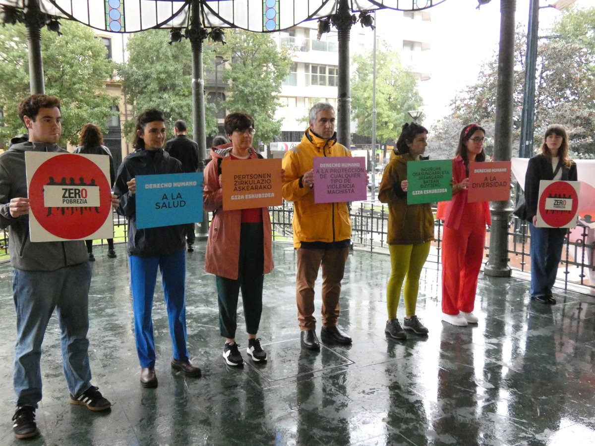 Hoy <a href="/0PobreziaDonos/">Zero Pobrezia</a> ha presentado la programación de la Semana contra la Pobreza. Mañana en Donostia, bertso-saio con Maialen Lujanbio y Unai Agirre para hacer frente a la extrema derecha. 🫸
📆 18 octubre
🕙 19:00
📍Frontón de Antiguo
🎟️ Entrada libre
ongdeuskadi.org/agenda/bertso-…