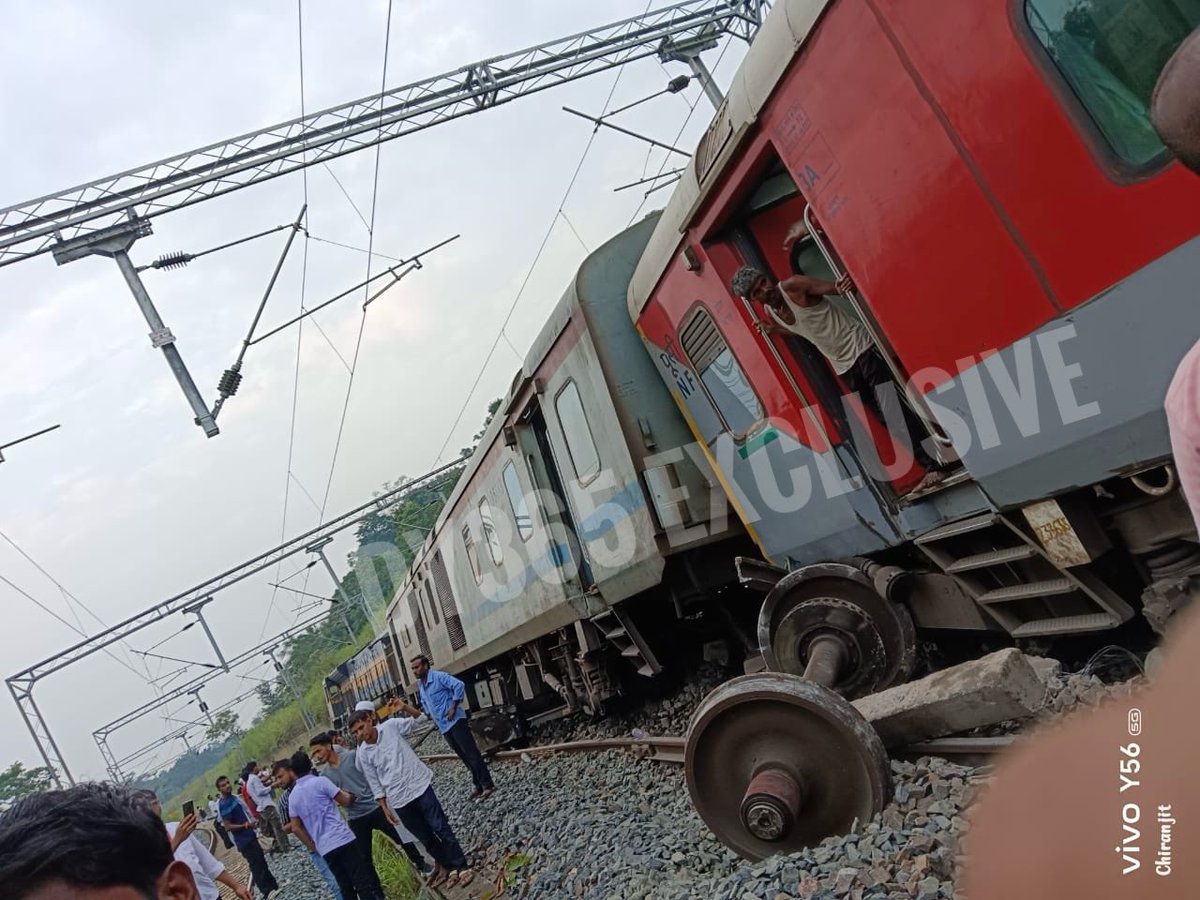 Four coach of the down Agartala-Mumbai Lokmanya Tilak Express derailed near Dibalong railway station in Dima Hasao district of Assam. Four coaches including the engine of the passenger train derailed today afternoon around 4PM. No reports of casualties till now.
<a href="/RailNf/">Northeast Frontier Railway</a>