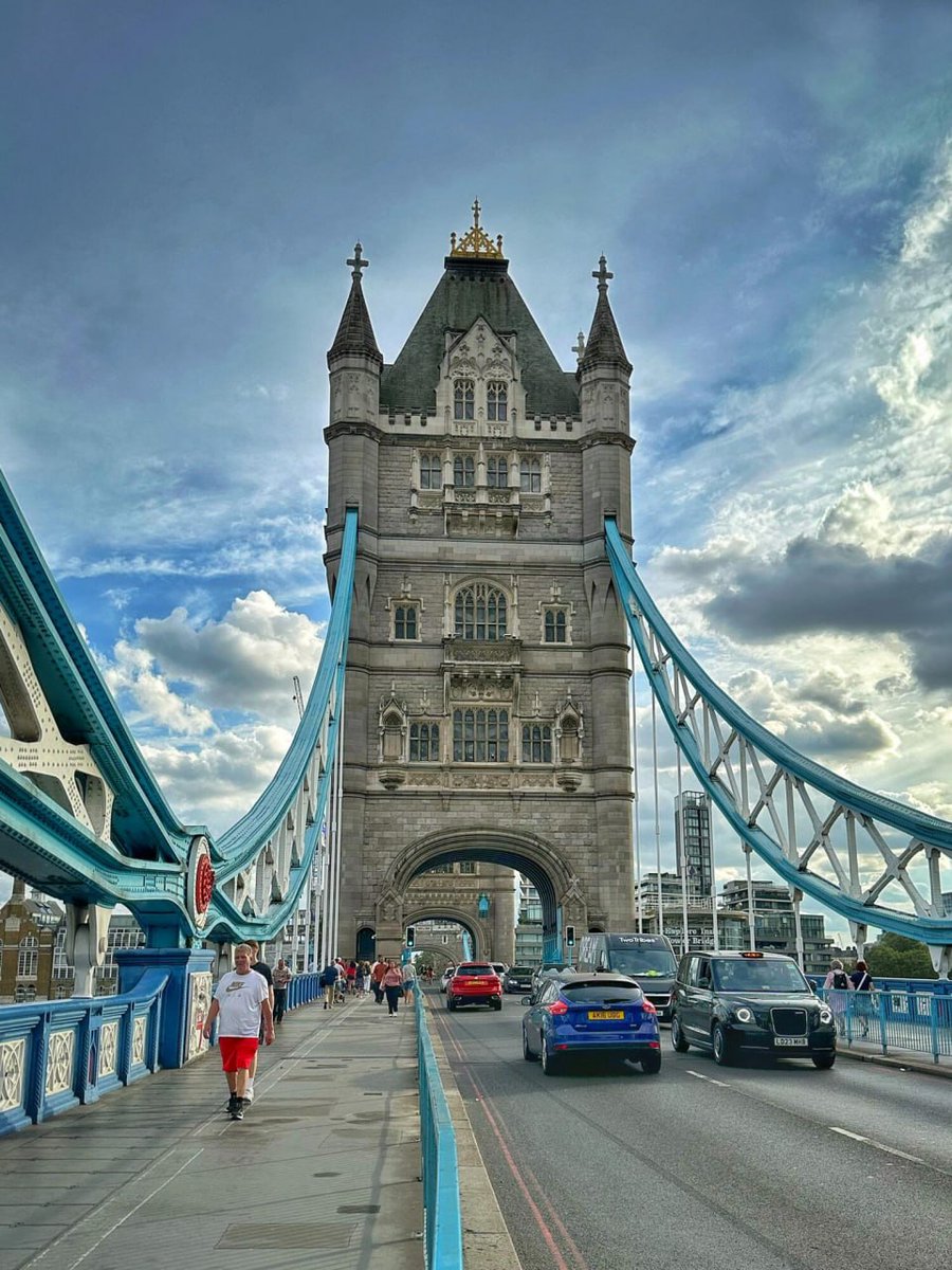 Queen58003543's tweet photo. There are more than a dozen bridges on the Thames, among which the Tower Bridge with a history of more than 130 years is the most famous. It is also a landmark building and a symbol of the city of London. https://t.co/IX9mFe19jM