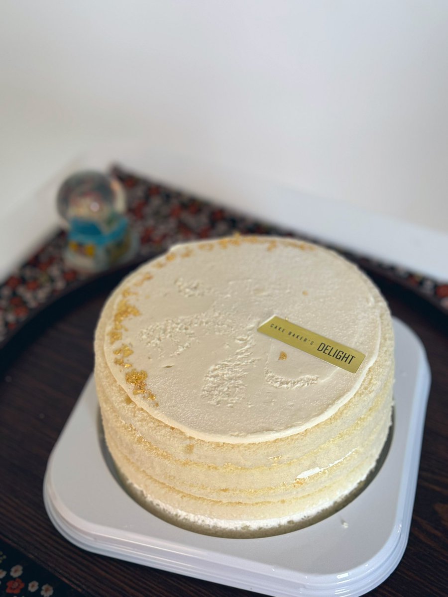xU3U_'s tweet photo. 이생폐 완결작업 끝내자마자 긴장 풀려 앓아누웠다가 이제야 바이러스 떨어지고 정신이 들어.. 느즈막하게 생존신고 해봅니다🥹
에이전시에서 완결축하 선물로 이것저것 한아름 보내주셨답니다. 케이크는 음력생일날에 냠 했네요. 각인 와인병 너무너무 신기해요~
환절기와 돌아오는 역병 조심하셔요💕 https://t.co/xUQpdV8Mbn