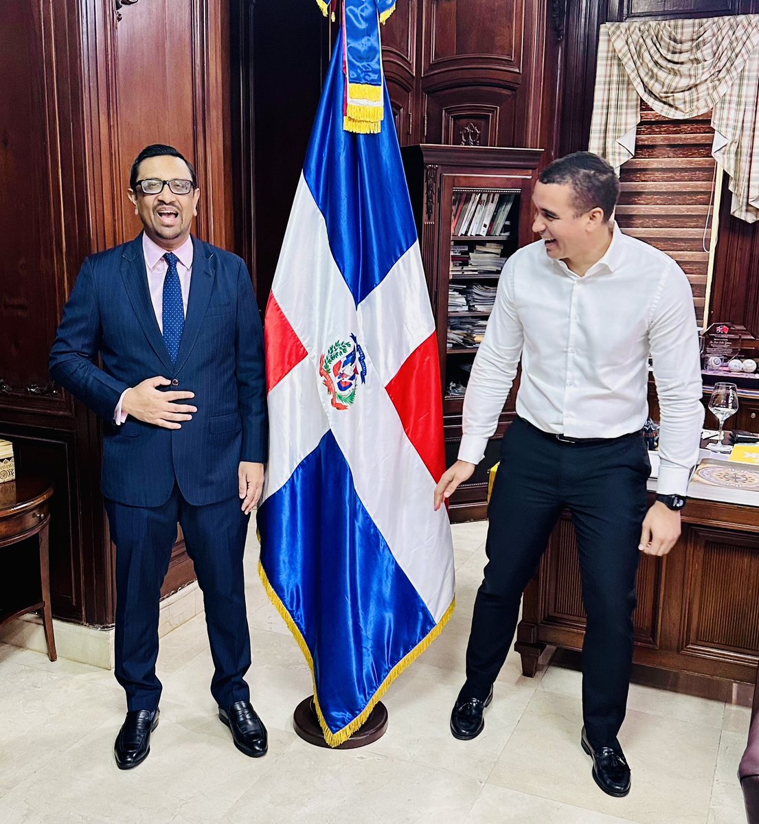 Agradecido de haber podido compartir nuevamente con mi increíble amigo, el brillante VM de Política Exterior Bilateral de @mirexrd, <a href="/josejuliogomezb/">José Julio Gómez</a>, de quien pude despedirme oficialmente y conversar sobre todo lo logrado en estos años en el marco de nuestra relación bilateral.