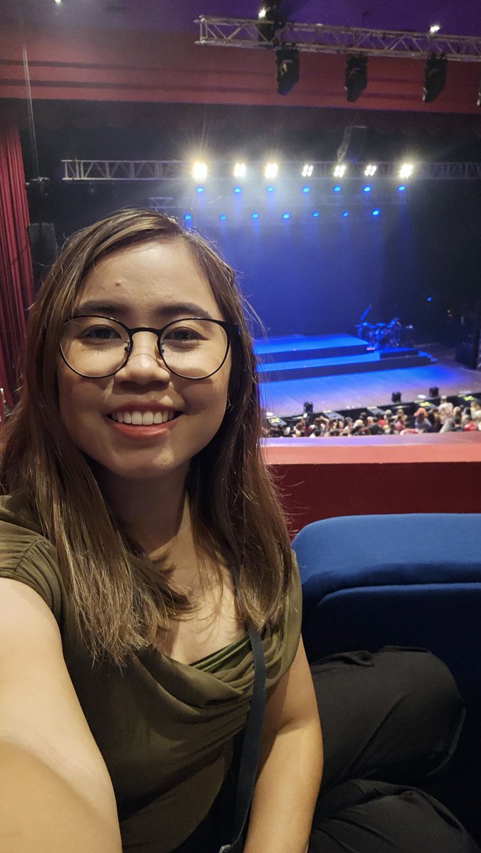 itsmelianne's tweet photo. If y'all need a WWG, I'm right uo here at Loge Row 2 😉 @bigtimerush 

#BigTimeRushAsiaTourPH https://t.co/XmRgUK9unL