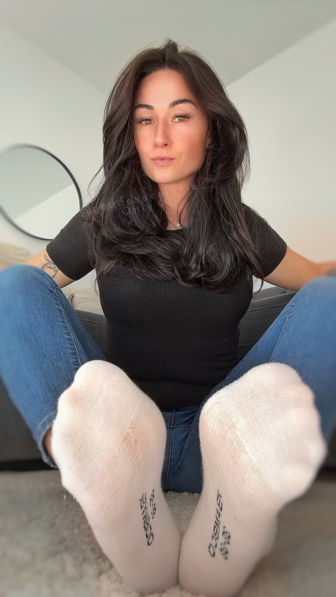 goddessvaleria_'s tweet photo. Say hello to your biggest weakness,
Pathetic loser 🖤 https://t.co/rx2OQrCsw8